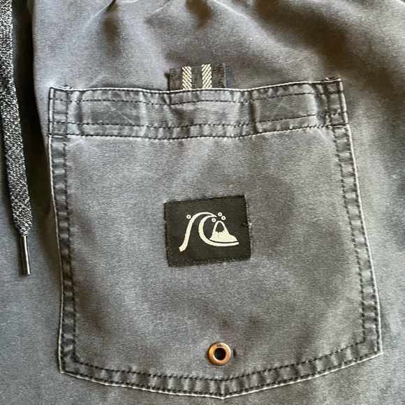 Men’s Quicksilver Shorts - Picture 4 of 6